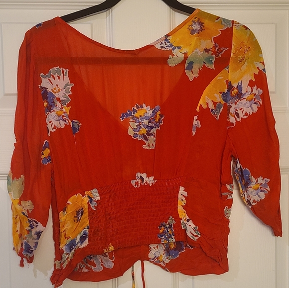 3 / $75 - Red Floral Cropped Blouse - Free People - L - Picture 3 of 3